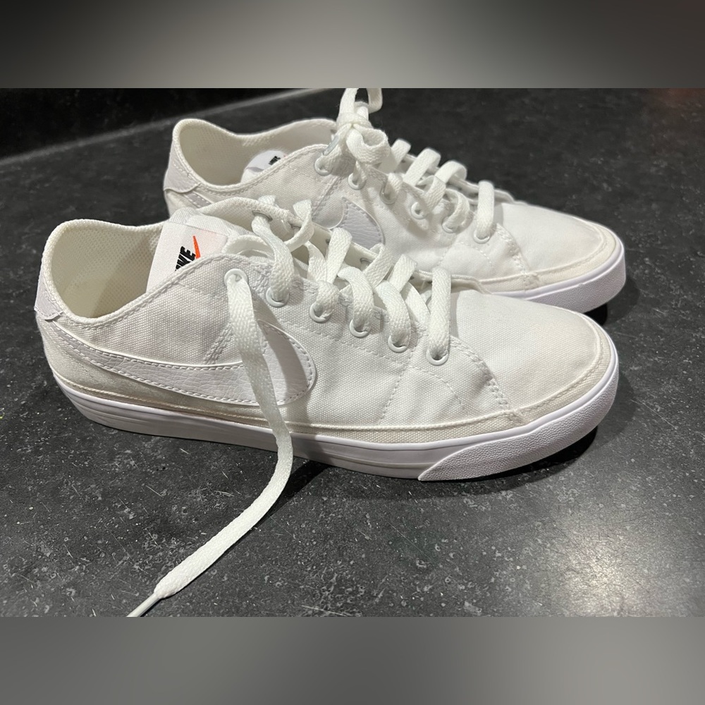 Nike sneakers size 9